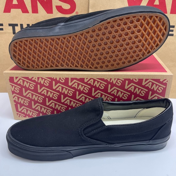 Vans Men's Classic Black Slip-On Sneakers
Black/Black
VN000EYEBKA - Picture 16 of 16